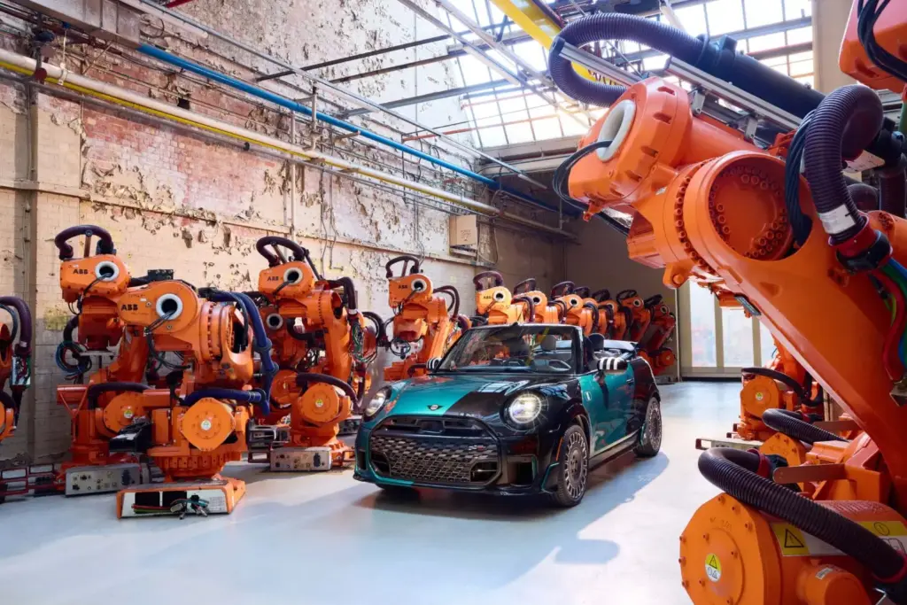 Mini John Cooper Works Convertible Mini 01 32 Motor16