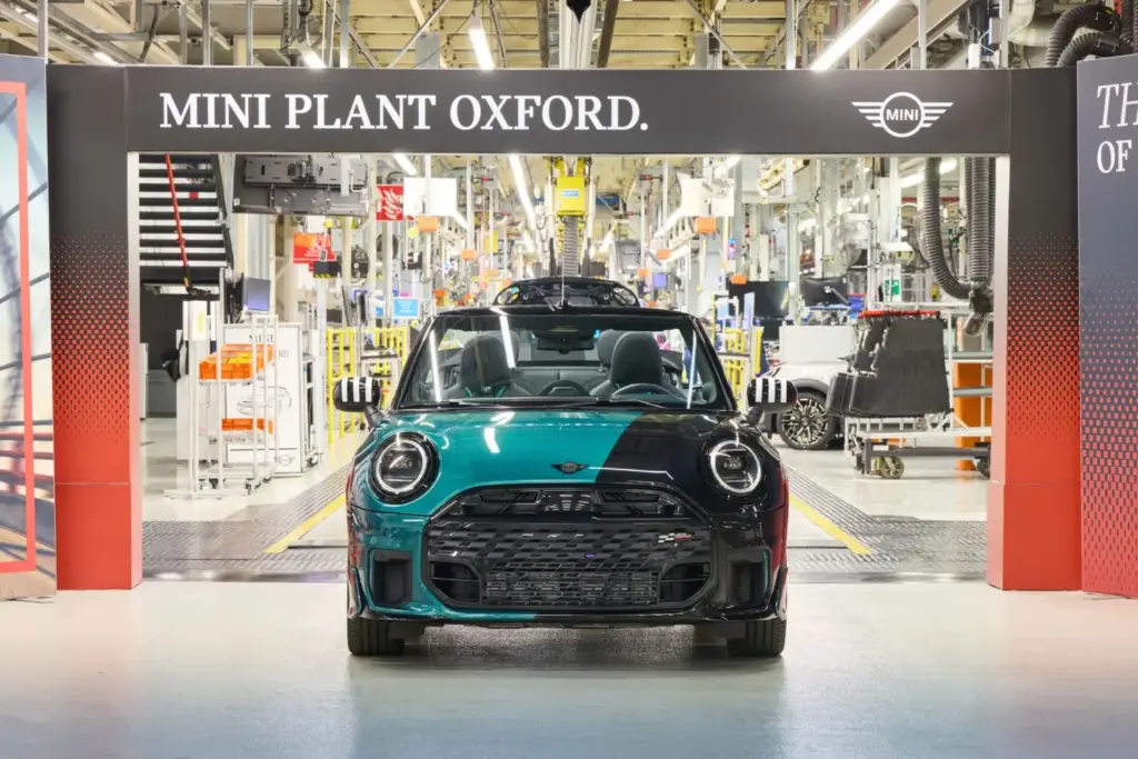 Mini John Cooper Works Convertible Mini 01 35 Motor16