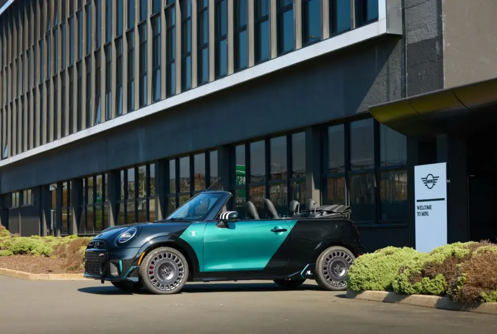 Este Mini John Cooper Works Convertible se llama Mini.01 y es un encargo muy especial