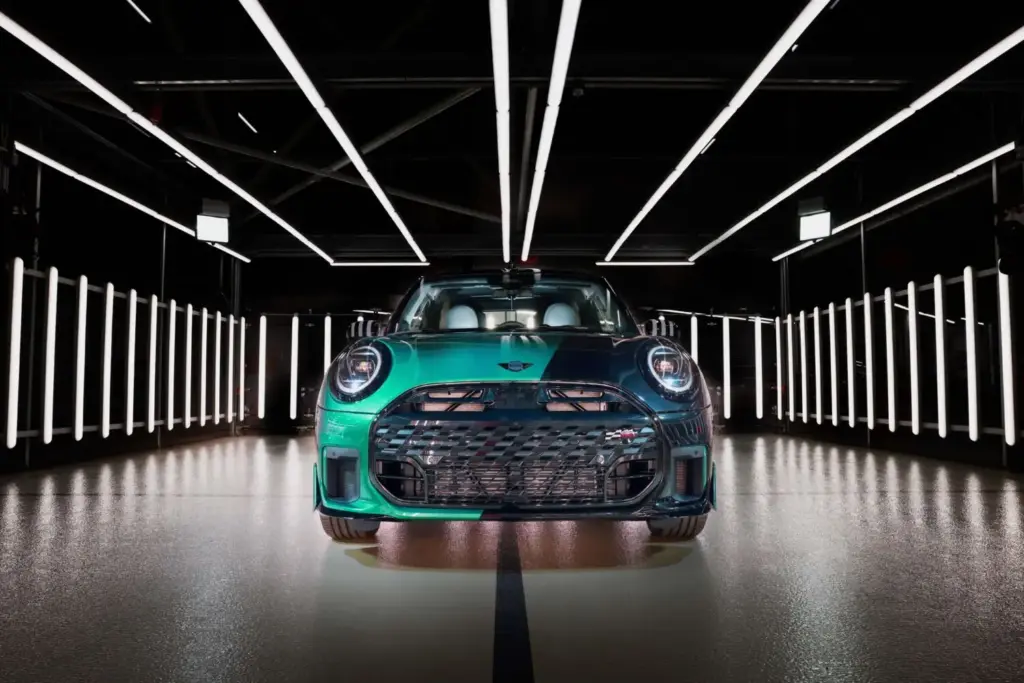 Este Mini John Cooper Works Convertible se llama Mini.01 y es un encargo muy especial