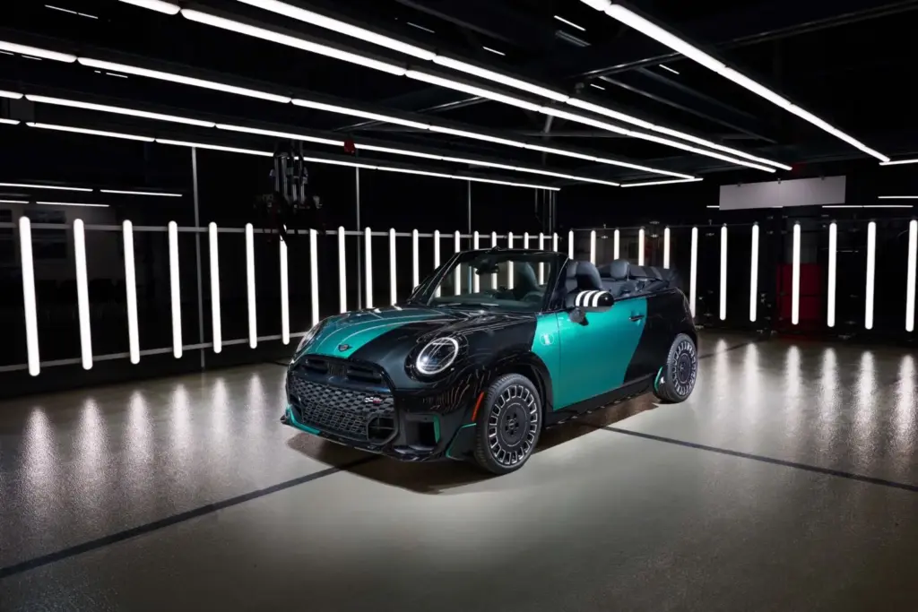 Este Mini John Cooper Works Convertible se llama Mini.01 y es un encargo muy especial