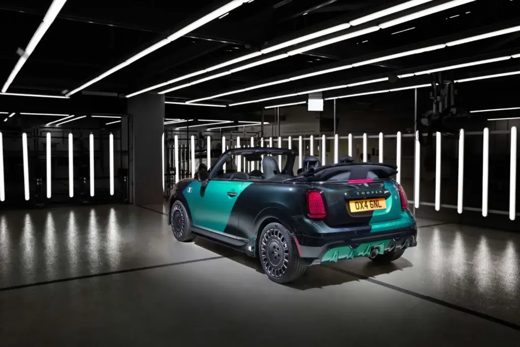 Este Mini John Cooper Works Convertible se llama Mini.01 y es un encargo muy especial