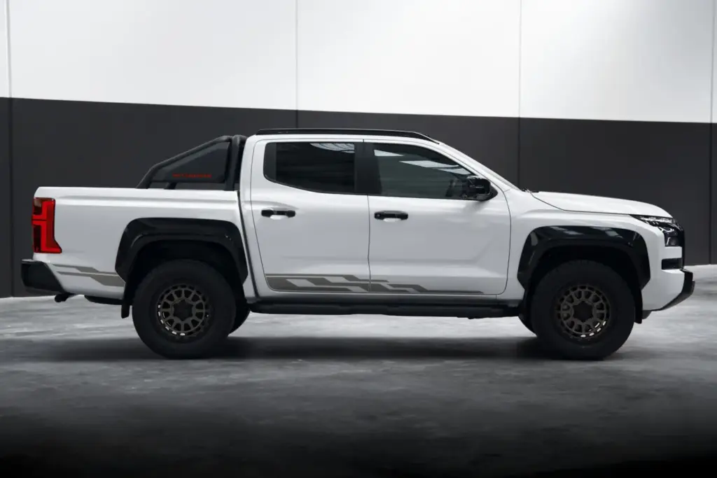 Vuelve el Mitsubishi Montero, y lo hace con chasis de largueros y eje rígido 1 Motor16 Mitsubishi L200 / Triton Raider: Preparación oficial desarrollada en Australia