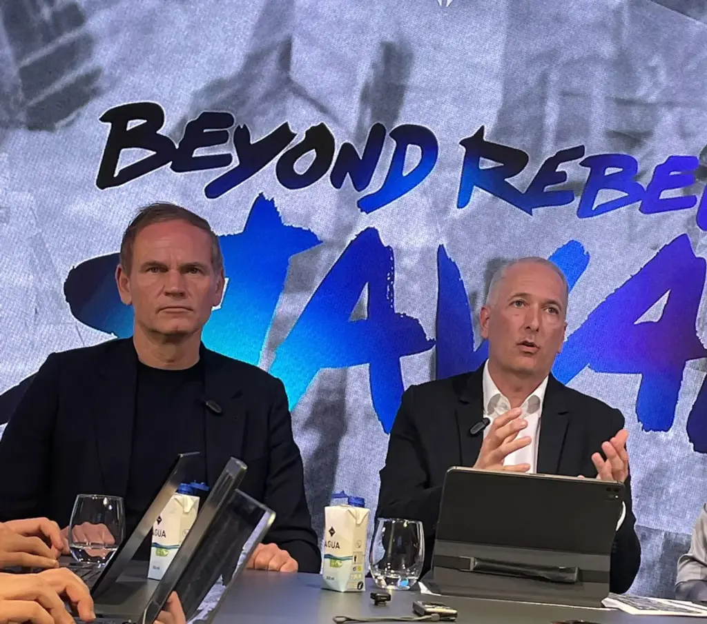 OLIVER BLUME CEO DE VOLKSWAGEN Y MARKUS HAUPT PRESIDENTE DE SEAT MESA REDONDA CUPRA RAVAL 3 Motor16