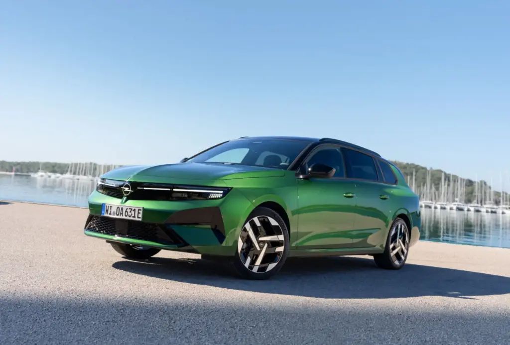 Opel Astra incorpora V2L 4 Motor16