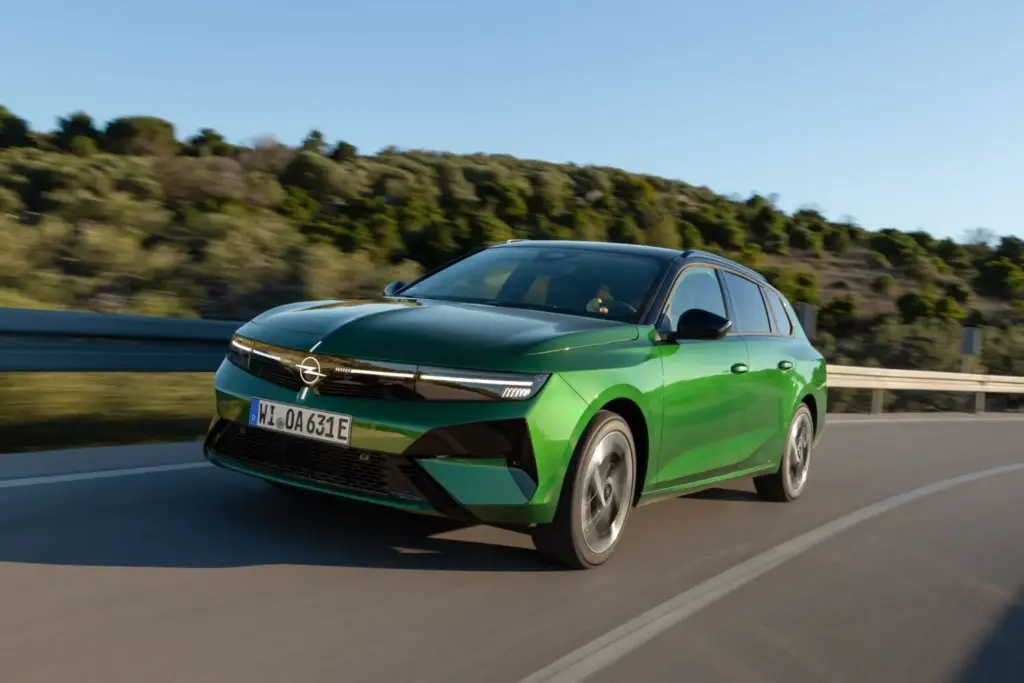 Opel Astra incorpora V2L 5 Motor16