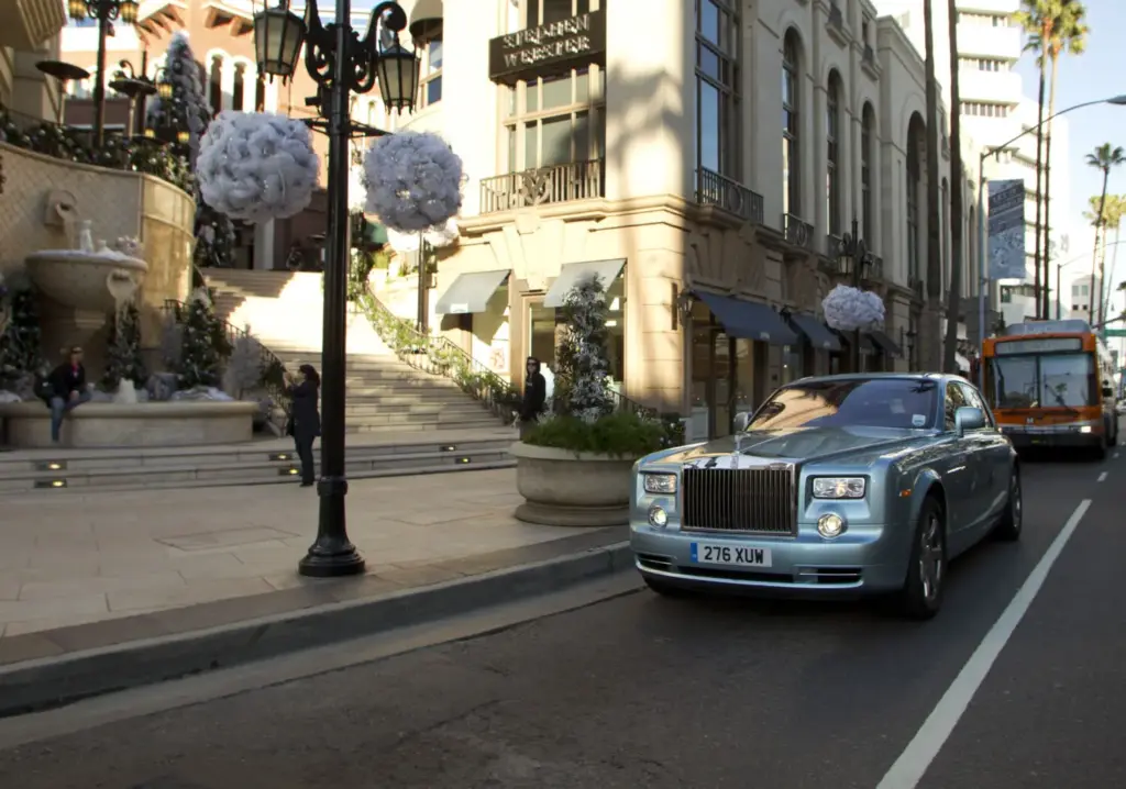 P90135232 102EX World Tour 7 Motor16