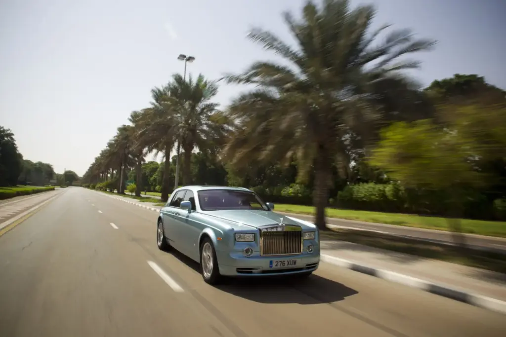 P90135233 102EX World Tour 8 Motor16