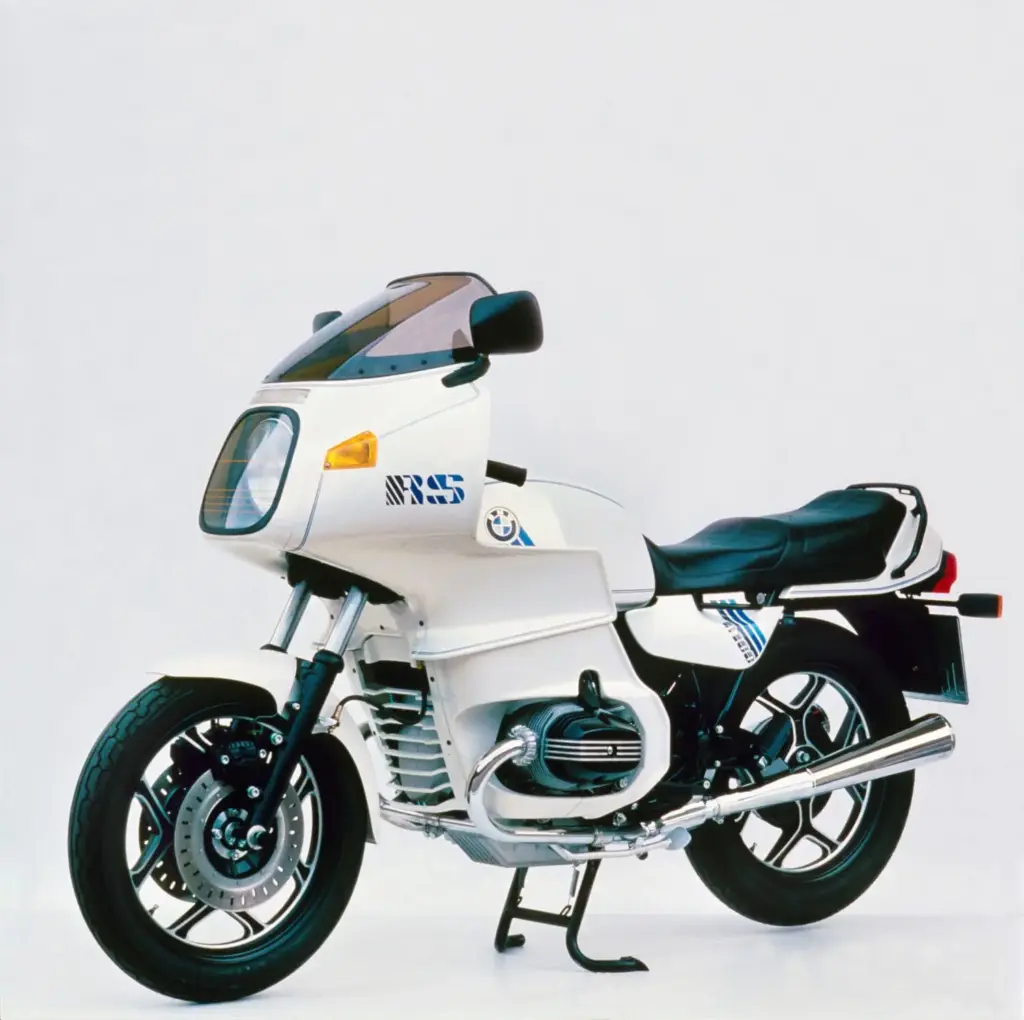 P90635648 highRes bmw r 100 rs Motor16