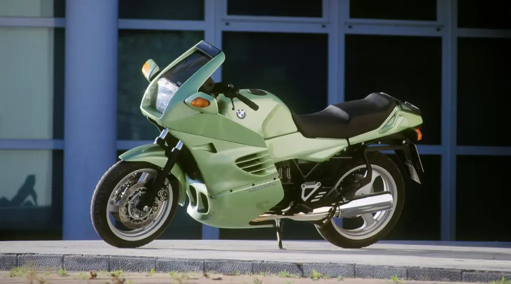 P90635654 highRes bmw k 1100 rs Motor16