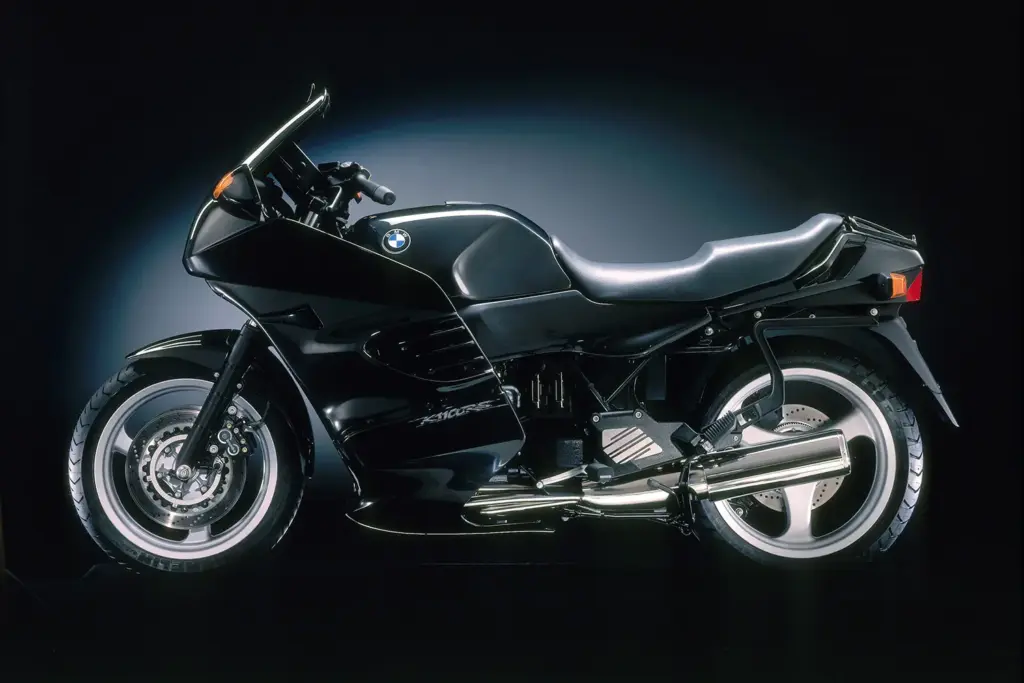 P90635655 highRes bmw k 1100 rs Motor16