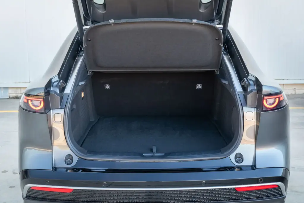 PRUEBA MAZDA 6E 34 Motor16