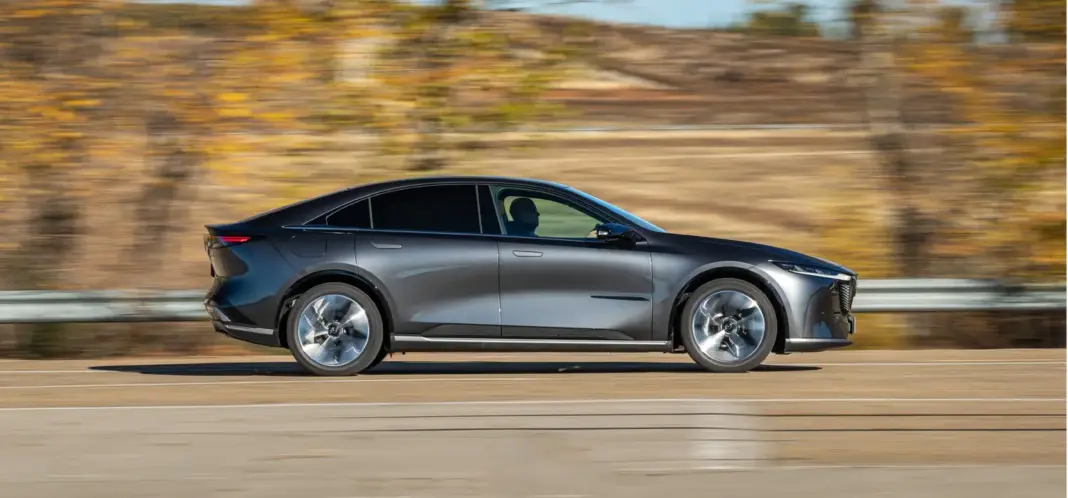 PRUEBA MAZDA 6E portada PRUEBA MAZDA 6E portada Motor16