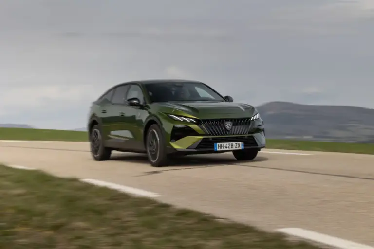 Primera prueba del nuevo Peugeot 408. Sube el listón