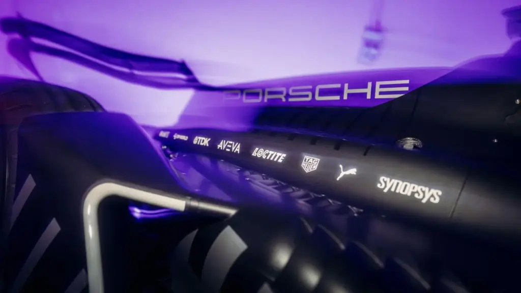 Porsche 975 RSE 10 Motor16