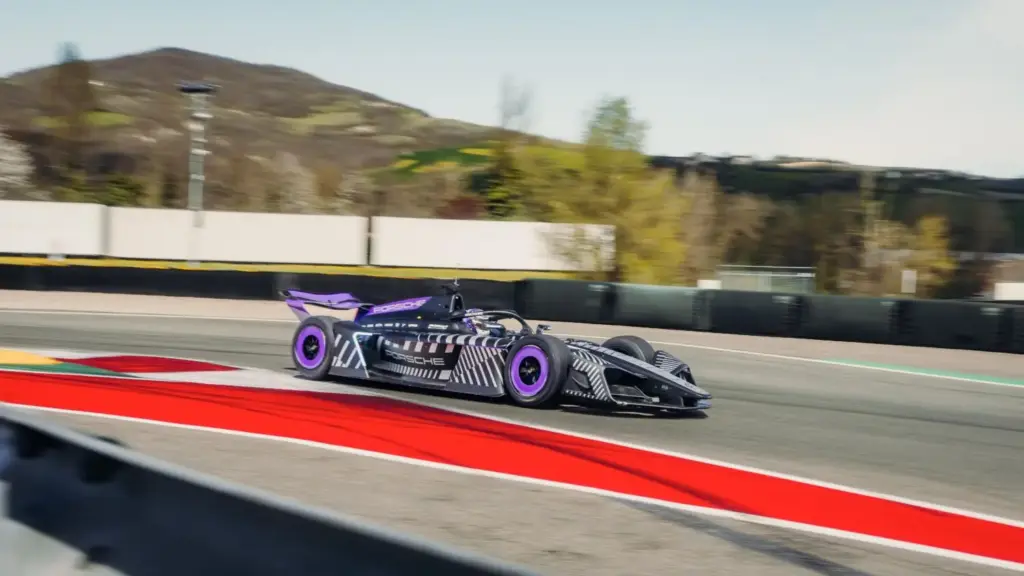 Porsche 975 RSE 3 Motor16