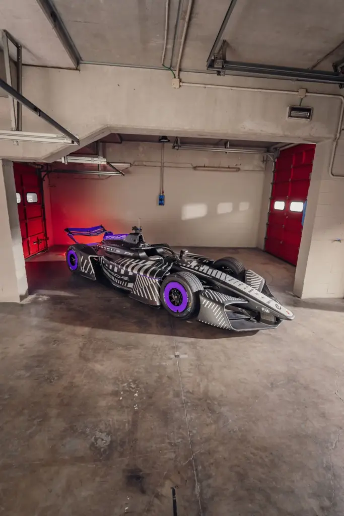 Porsche 975 RSE 4 Motor16