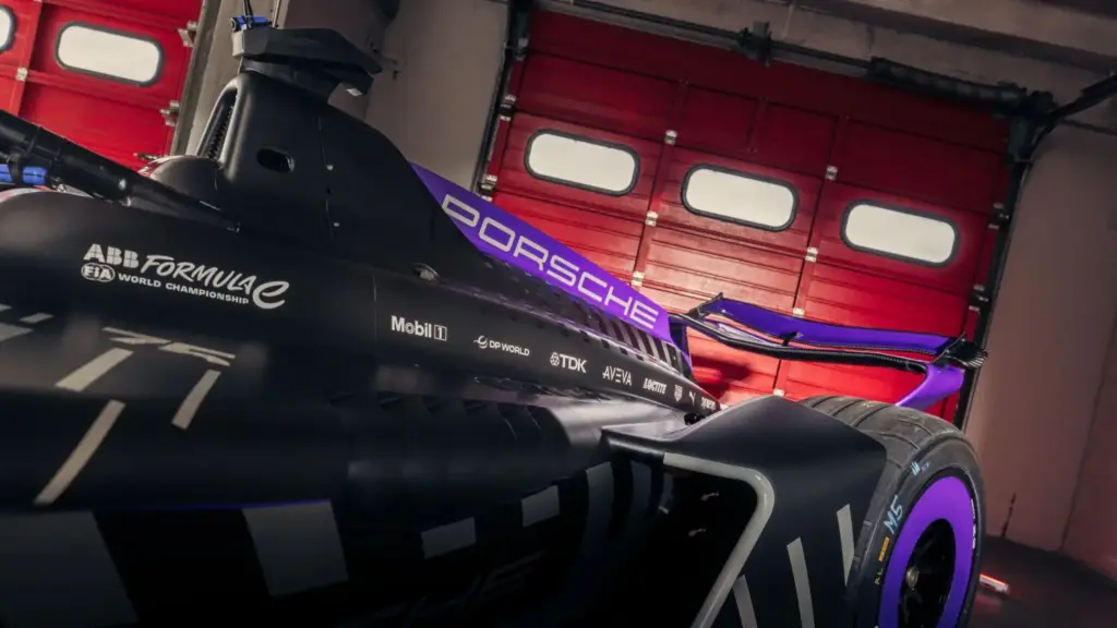 Porsche 975 RSE 6 Motor16