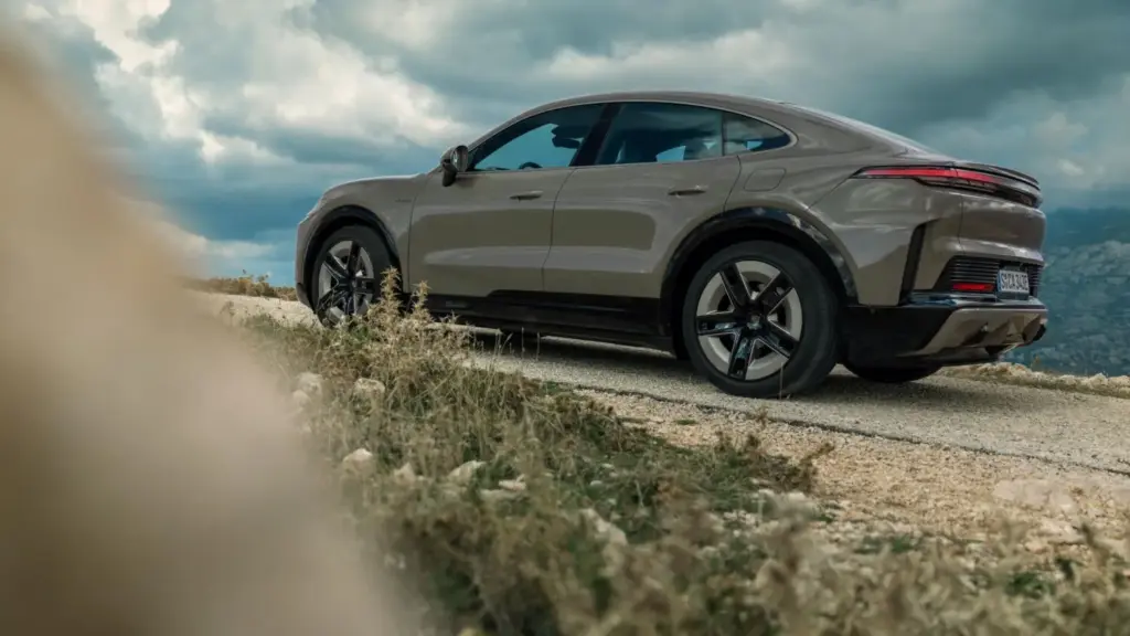 Porsche Cayenne Coupe Electric 17 Motor16