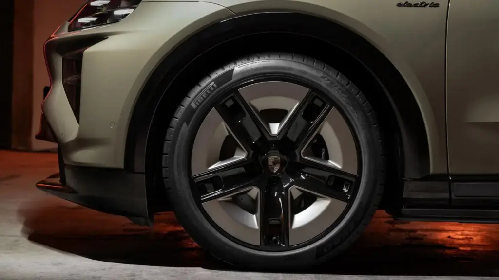 Porsche Cayenne Coupe Electric 20 Motor16