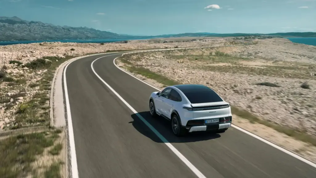 Porsche Cayenne Coupe Electric 30 Motor16