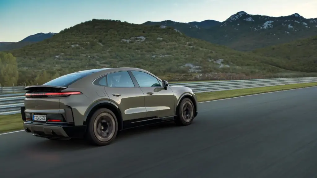 Porsche Cayenne Coupe Electric 35 Motor16