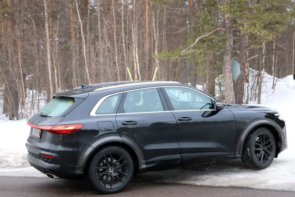 Porsche Macan 2028 espia 10 Motor16