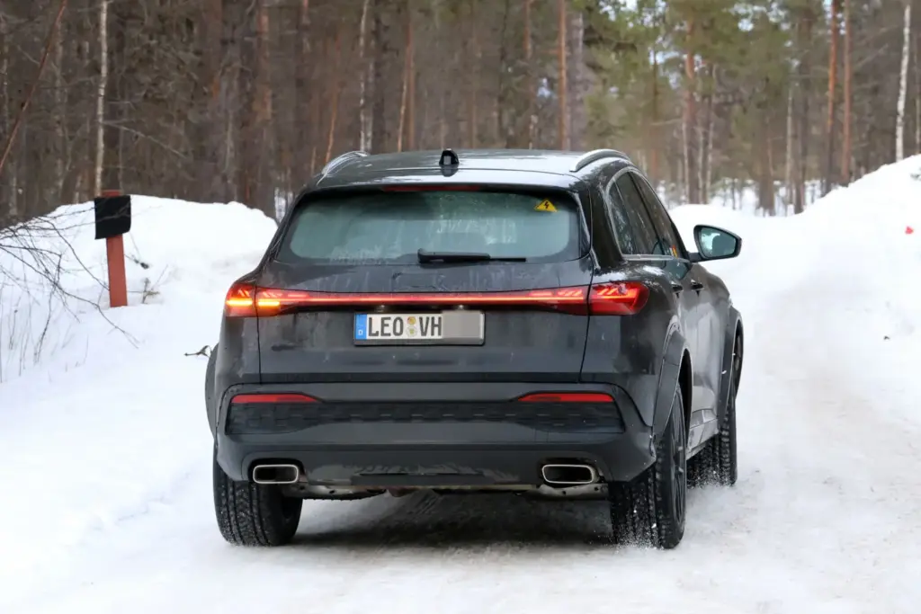 Porsche Macan 2028 espia 17 Motor16
