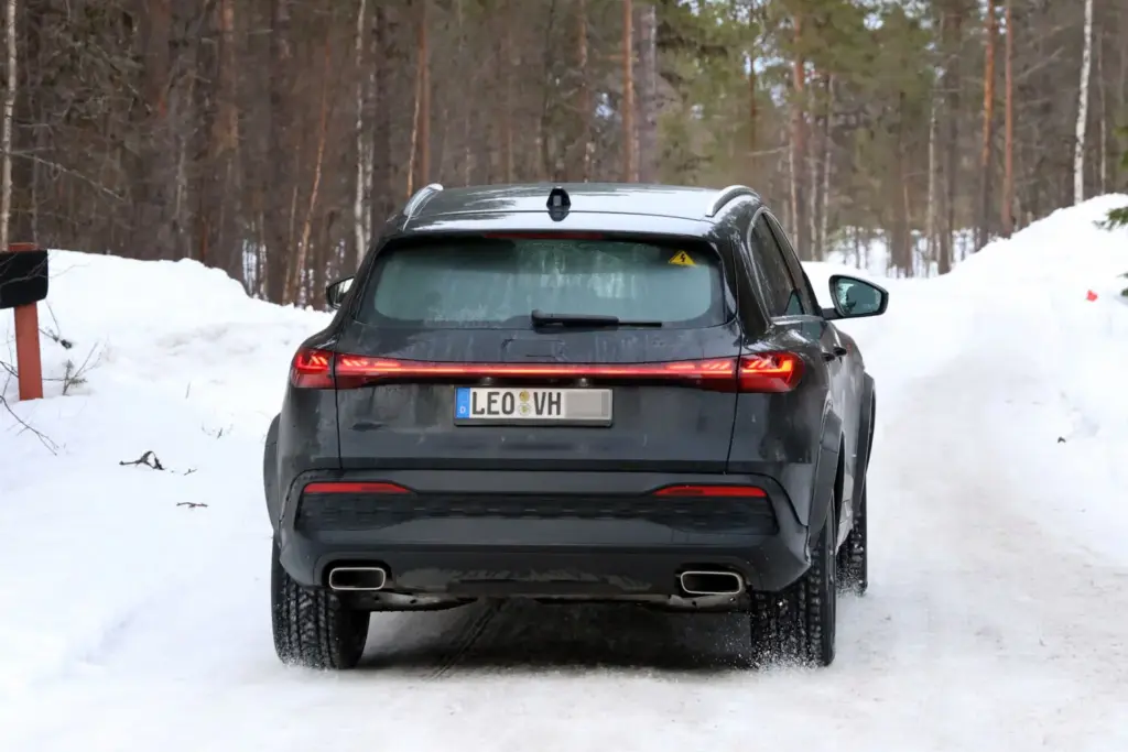 Porsche Macan 2028 espia 18 Motor16