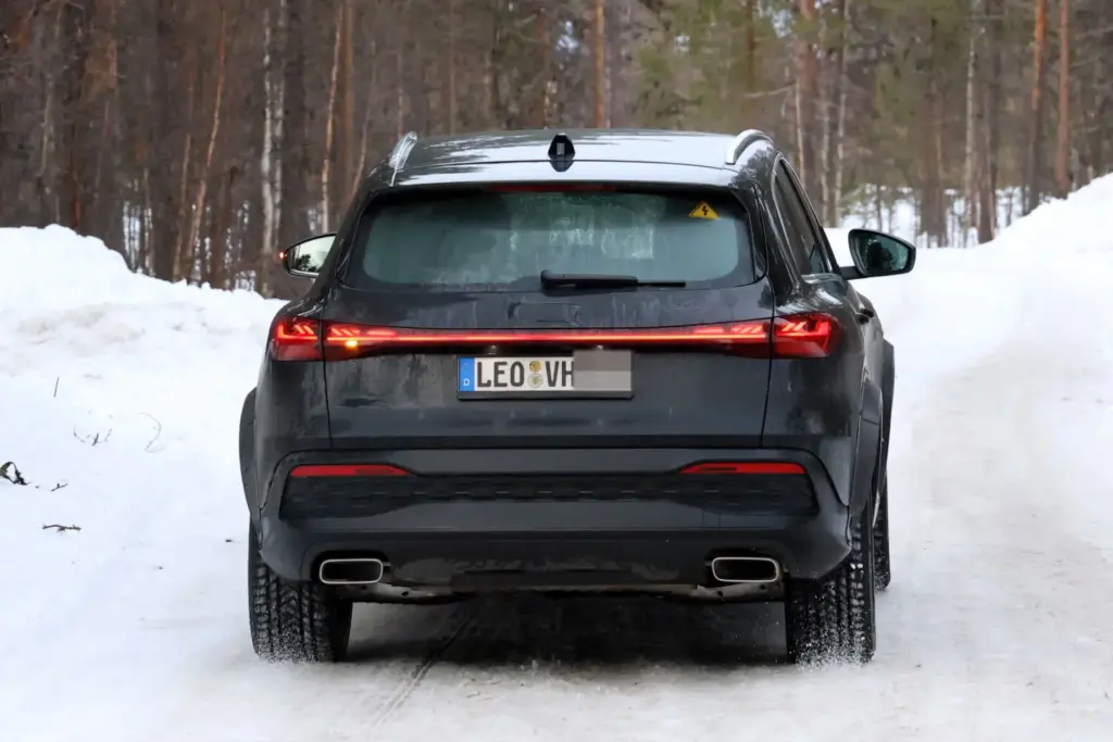 Porsche Macan 2028 espia 19 Motor16
