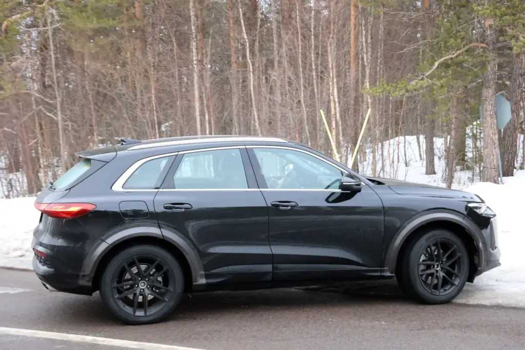 Porsche Macan 2028 espia 9 Motor16