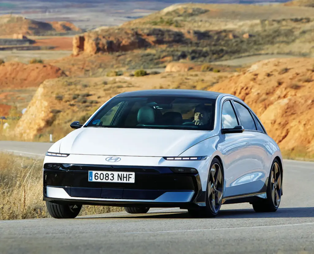 RIVALES MAZDA 6E Hyundai IONIQ 6 3 Motor16