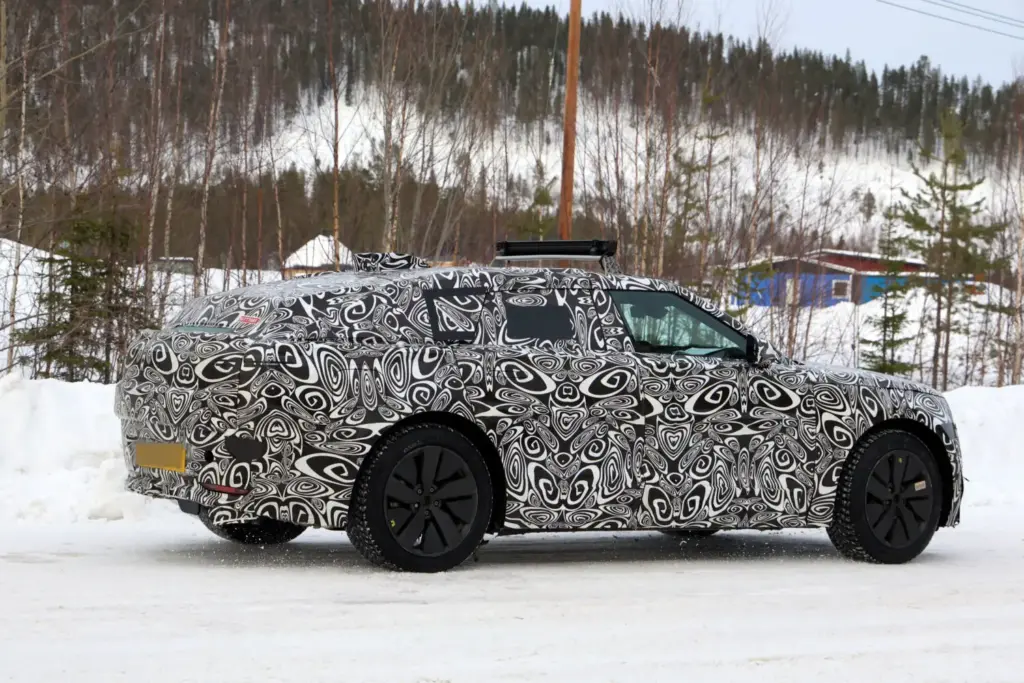 Range Rover Velar electrico 2027 12 Motor16