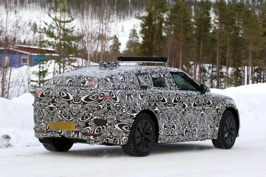 Range Rover Velar electrico 2027 14 Motor16