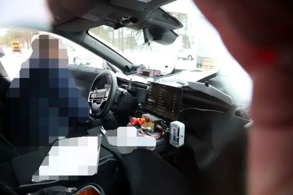 Range Rover Velar electrico 2027 18 Motor16