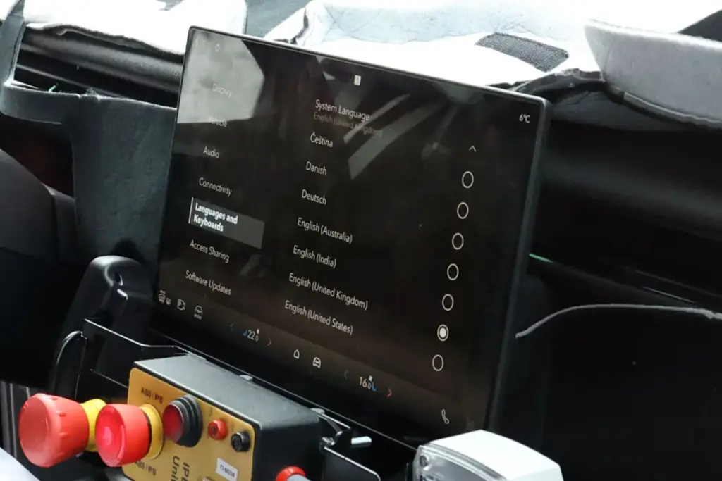 Range Rover Velar electrico 2027 21 Motor16