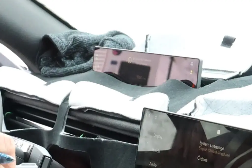 Range Rover Velar electrico 2027 22 Motor16