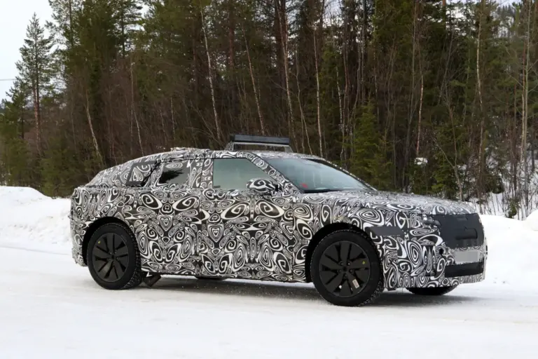 El nuevo Range Rover Velar: estrena plataforma 800V, tendrá versiones eléctrica e híbrida con hasta 700 CV