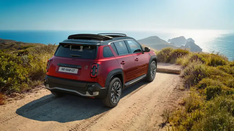 Ya puedes disfrutar del original Renault 4 con el techo de lona
