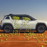 El Renault 4 Roland Garros E-tech debuta en el famoso torneo de tenis que le da nombre
