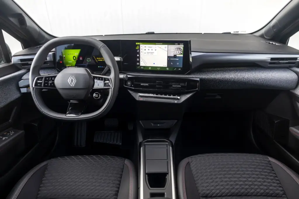 Renault Clio techno full hybrid E Tech 160 CV 17 Motor16