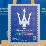 El Tridente de Maserati cumple 100 años: Italia le dedica un sello postal oficial