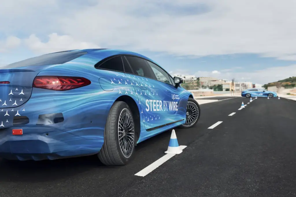 STEER BY WIRE MERCEDES EQS 4 Motor16