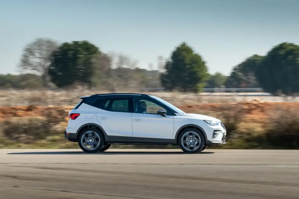 Seat Arona 1.0 TSI 115 CV M6 2026 15 Motor16