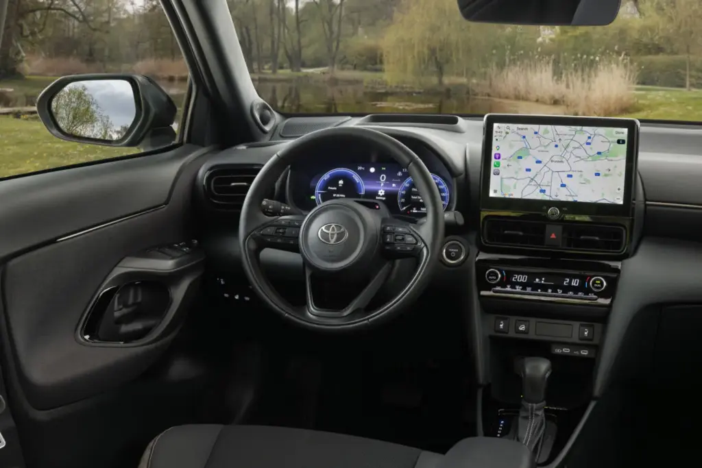 TOYOTA YARIS CROSS 2026 10 Motor16