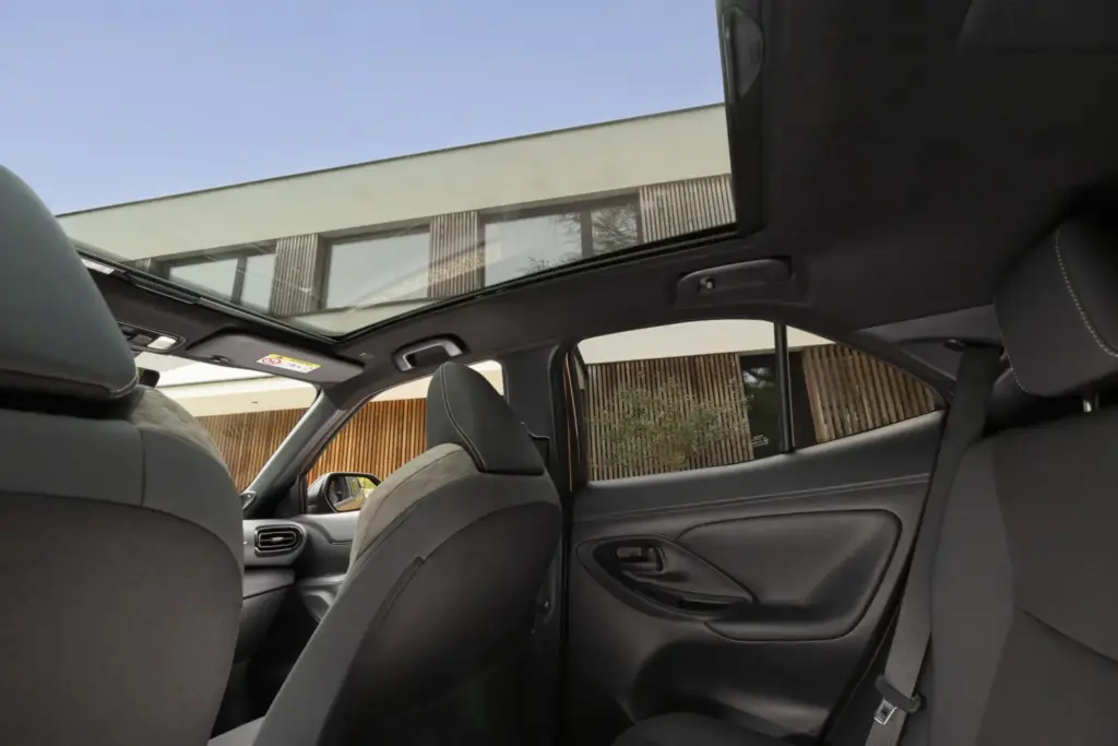 TOYOTA YARIS CROSS 2026 13 Motor16