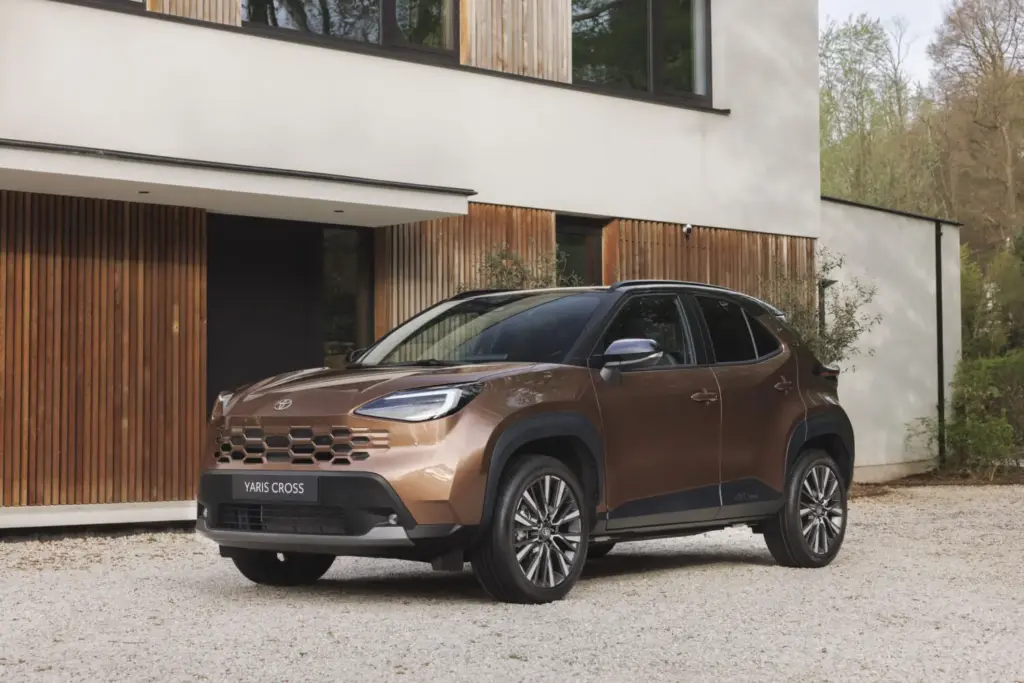 TOYOTA YARIS CROSS 2026 16 Motor16