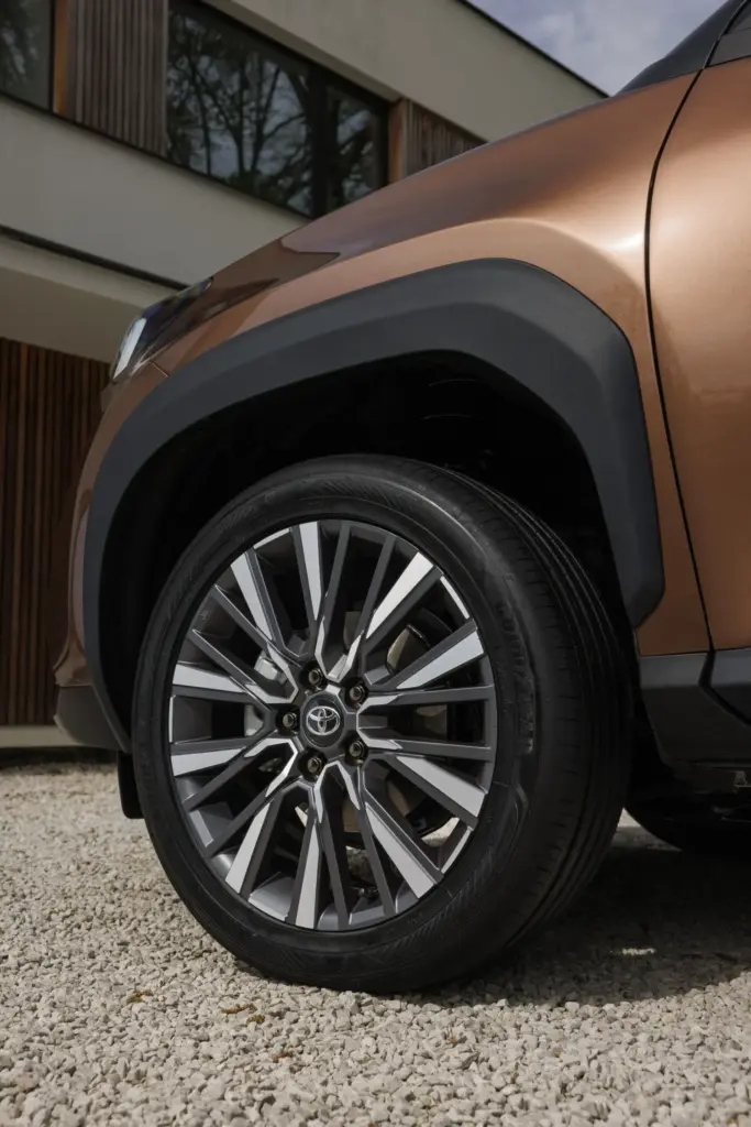 TOYOTA YARIS CROSS 2026 8 Motor16