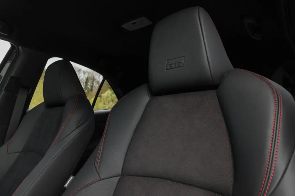 TOYOTA YARIS CROSS GR SPORT 2026 12 Motor16