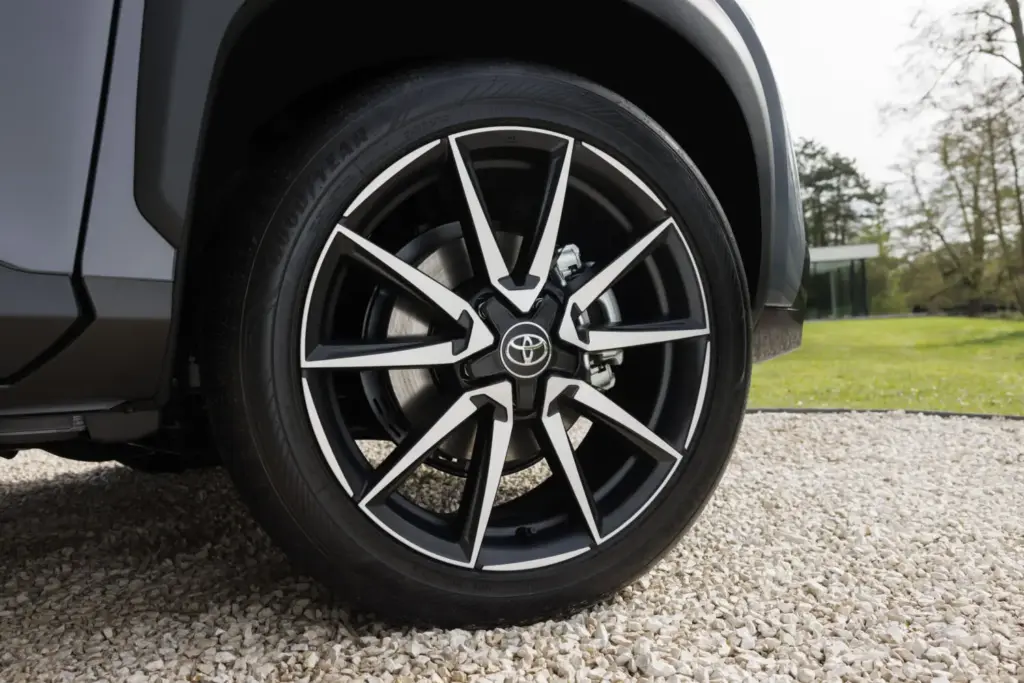 TOYOTA YARIS CROSS GR SPORT 2026 8 Motor16